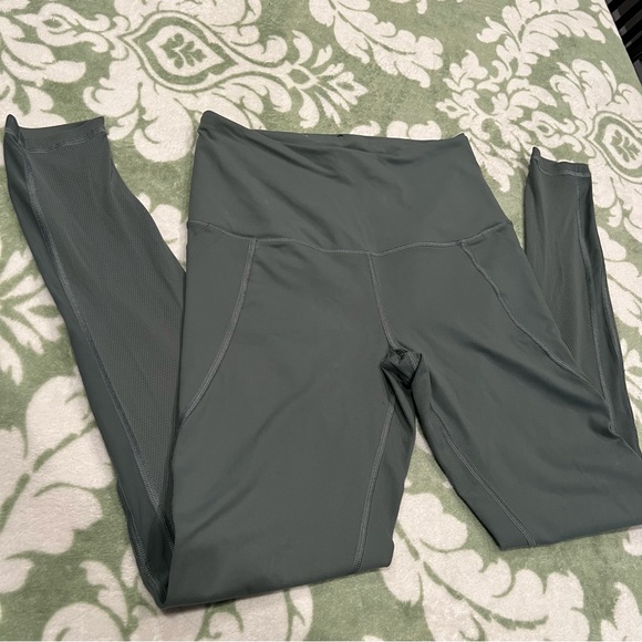 Victoria Sport Knockout Sage Green Leggings size small - Picture 2 of 12